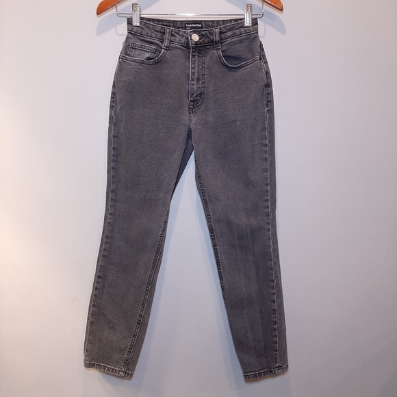 FRANK & OAK Stevie Tapered Fit Sustainable Denim Mom Jeans High Waist Ankle - Picture 4 of 13